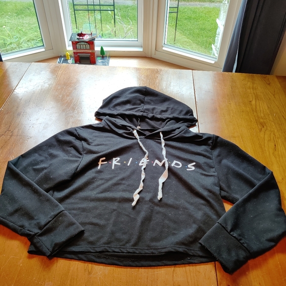 Tops - Friends small cropped hoodie